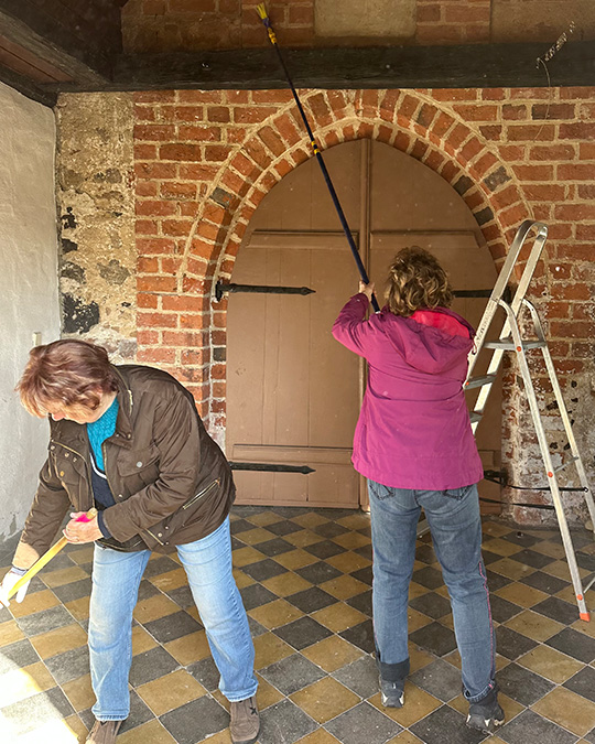 Frühjahrsputz in der Kirche